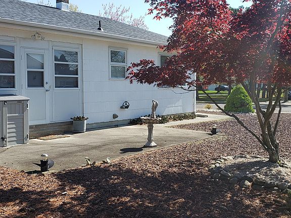 5th image of 11 Bennington Dr