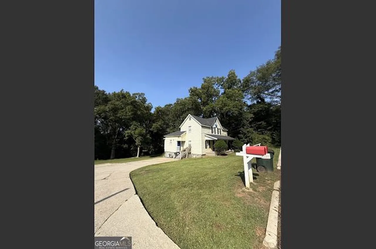 2 bed, 1093 sqft, $1,650 — Photo 2