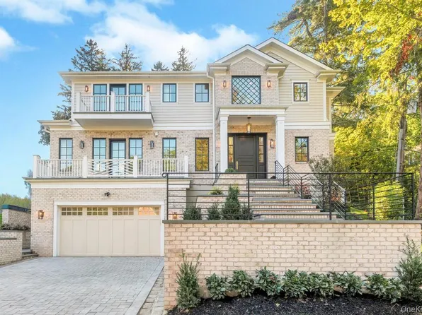 112 Chapel Road, Manhasset, NY 11030
