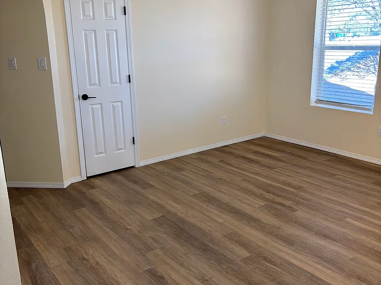 300 Geraldine Loop SE #A — Photo 11