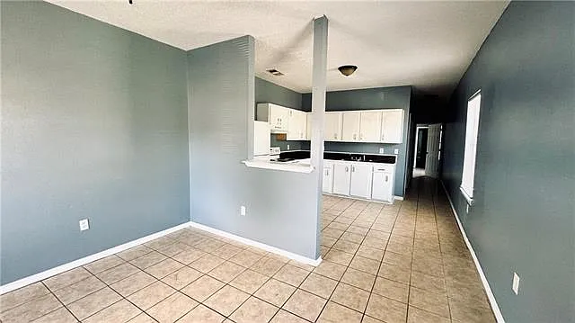 3 bed, 2.0 bath, 945 sqft, $1,450 — Photo 2