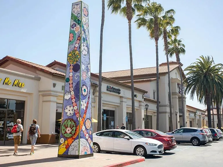 Convenient & Pristine Shopping Plaza Across the Street!
Trader Joes, Sweetgreen, Chipotle, Starbucks, ++