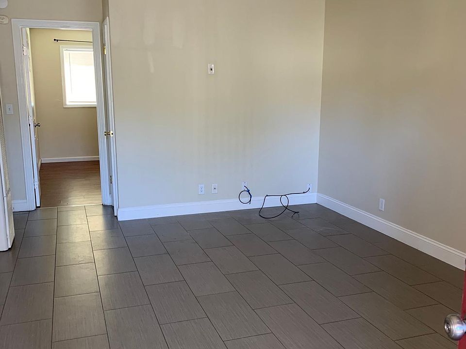 1st image of 832 Farm Dr #1