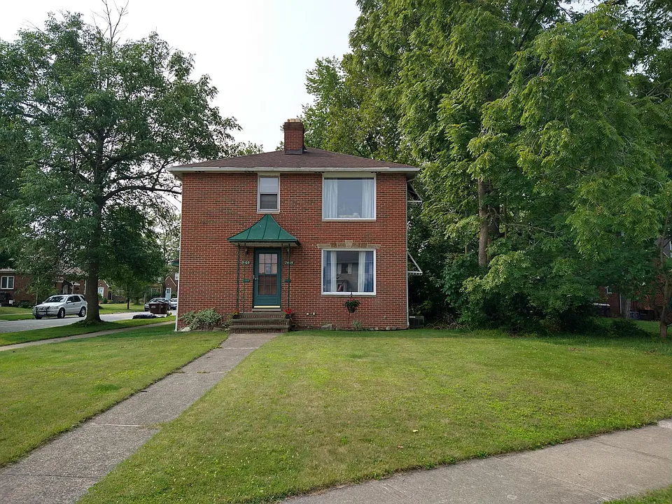 2403 Brookview Blvd