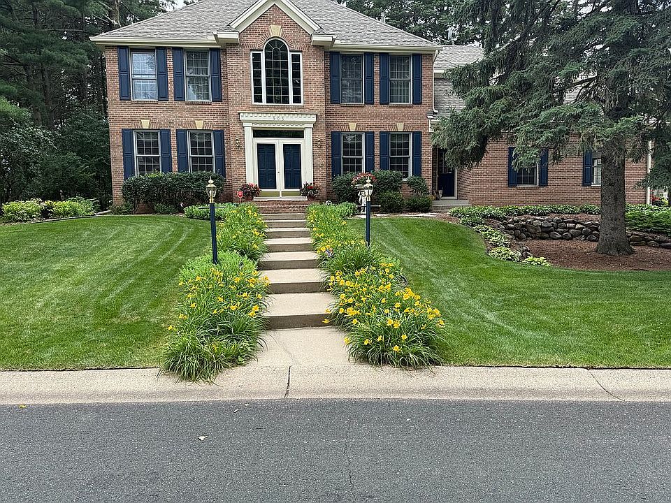 1st image of 905 Pineridge Ct