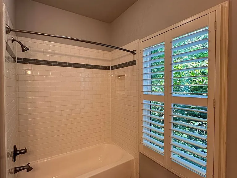 829 E Chestnut St — Photo 27