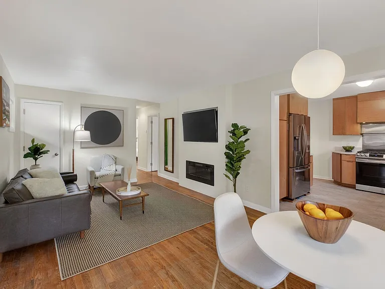 1408 Baker St #A — Photo 5