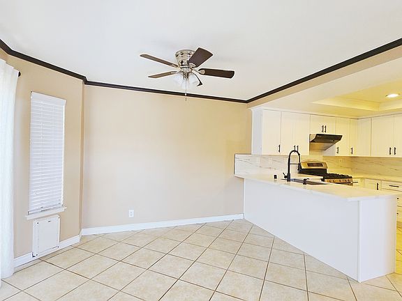 4th image of 4935 New Castle Ln #A