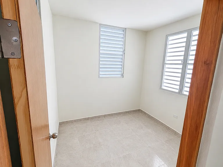 1673 Calle 34 SW — Photo 8