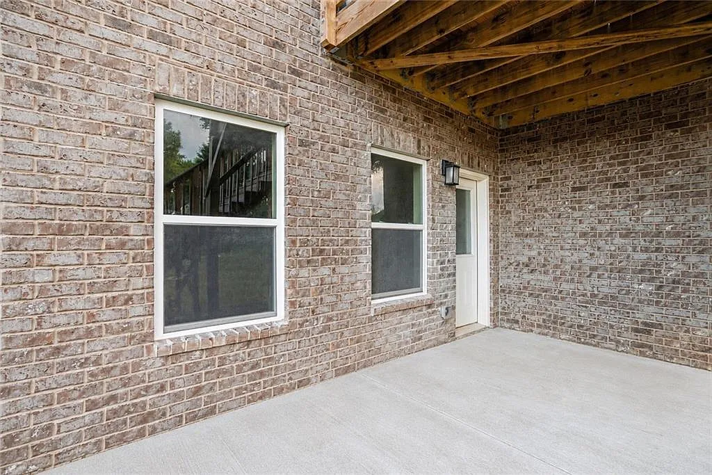 1 bed, 1.0 bath, 1071 sqft, $1,700 — Photo 2