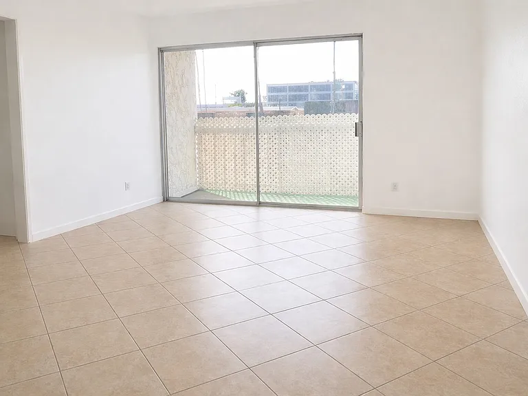 3565 Linden Ave #107 — Photo 11