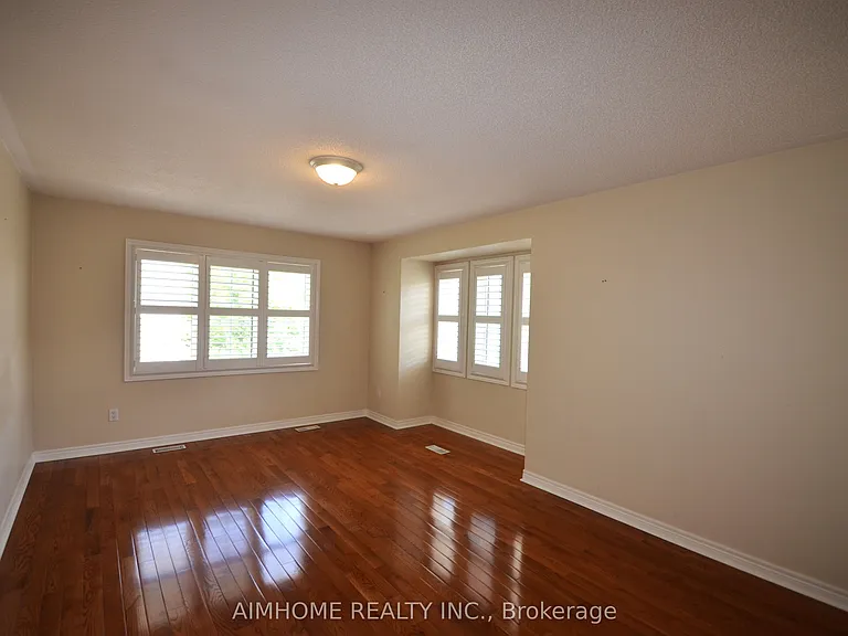 10719 Bathurst St #7 — Photo 11