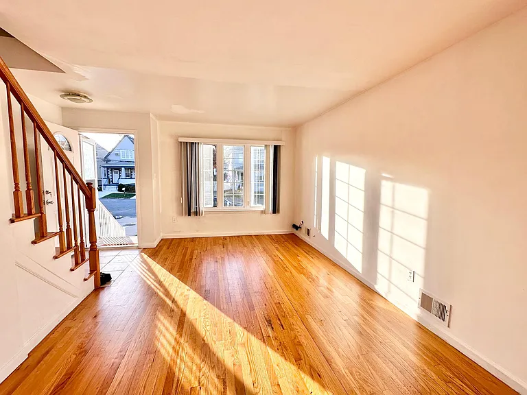 13 Mann Ave — Photo 3