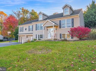 1859 Pin Oak Dr, Spring Grove, PA 17362