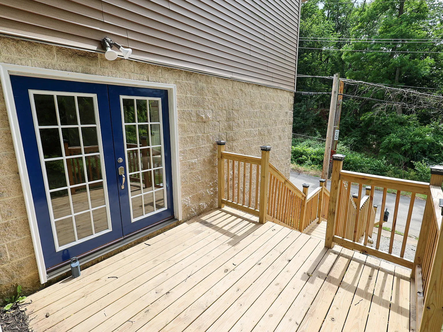 4 bed, 2.5 bath, 2200 sqft, $1,950 — Photo 2