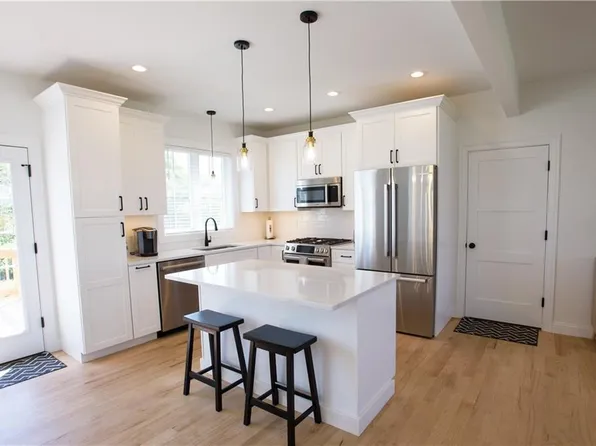 293 Freedom Trail Dr, Portsmouth, RI 02871