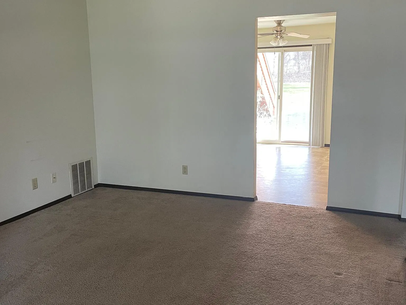 2 bed, 900 sqft, $1,225 — Photo 3
