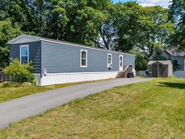 22 Manchester Street, Pittsfield, NH 03263