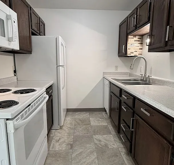 Elkhorn Village Apartments | 1 & 2 Bedroom Apartments in Elkhorn, WI Heat Included — Photo 23