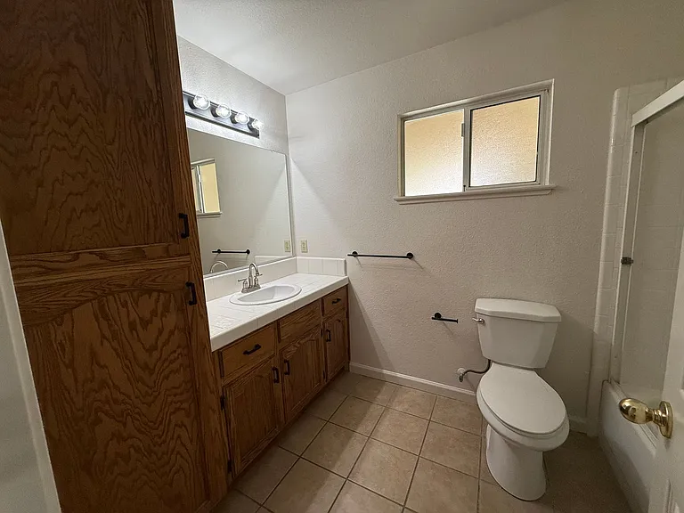 2136 Southgate Dr — Photo 21