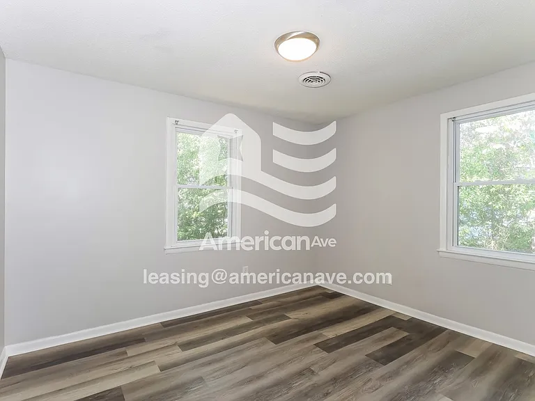 1516493_012_bedroom_11.jpg