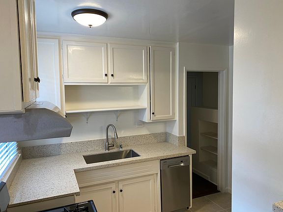 5th image of 512 N Rosemary Ln