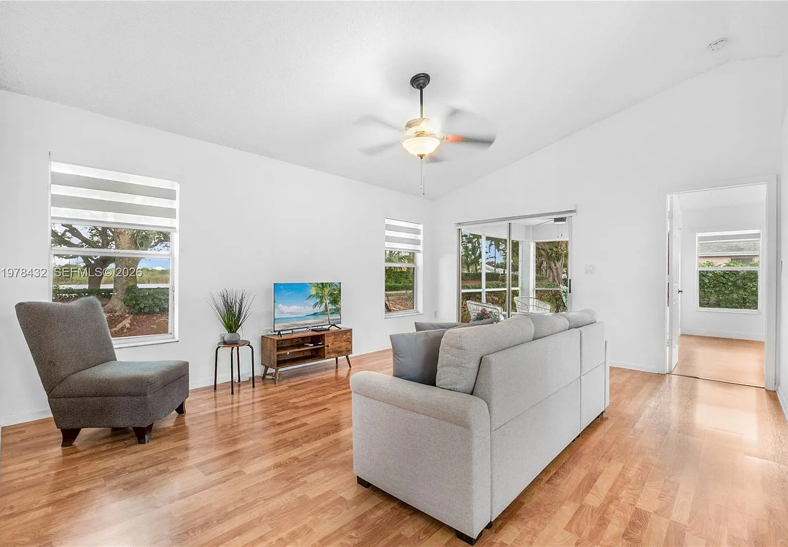 3 bed, 2.0 bath, 1543 sqft, $2,700 — Photo 2