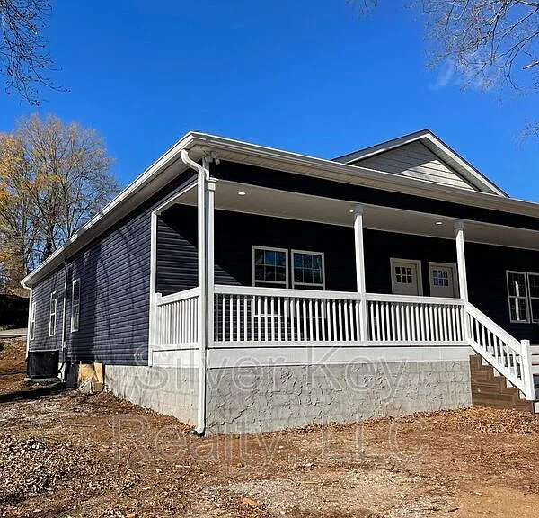 402 Ingleside Ave — Photo 3