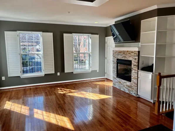 1617 Hunting Creek Dr, Alexandria, VA 22314