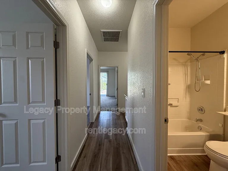 403 Munden Ct — Photo 9