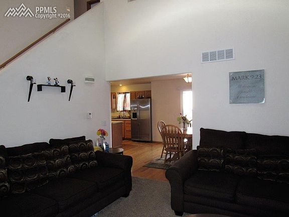 Living Rm Open To Dining Area