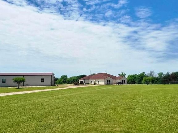 2nd image of 1220 Hinchliffe Rd