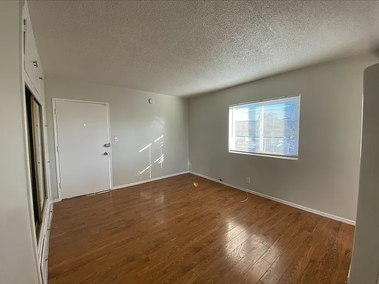111 S Mockingbird Ln — Photo 6