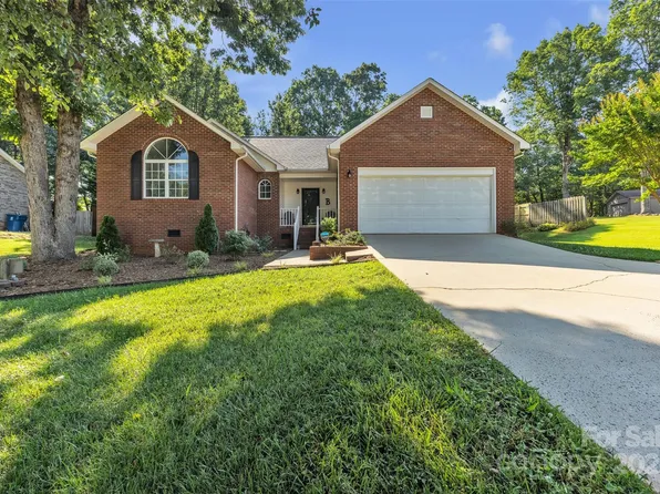 5476 Twelve Oak Ln, Conover, NC 28613