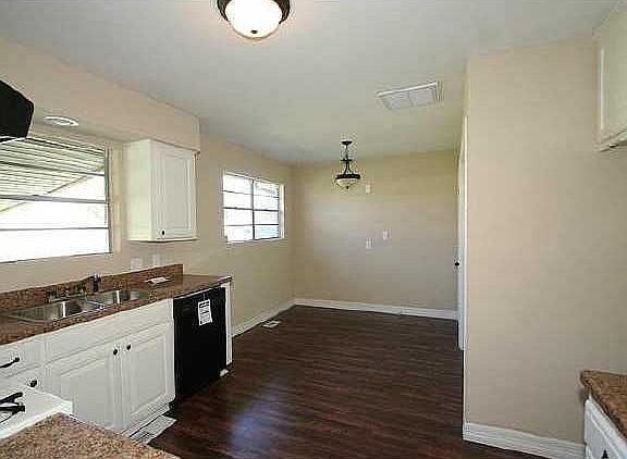 3rd image of 710 N Moccasin Pl