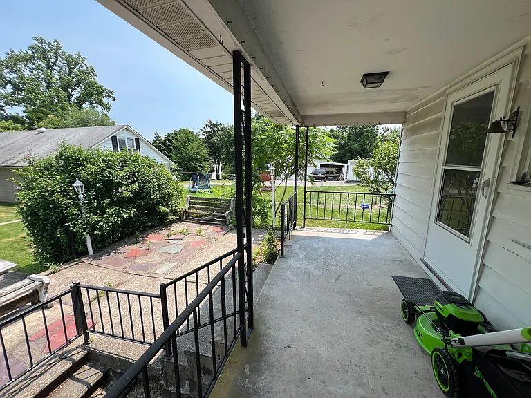 136 Sanders Rd — Photo 37