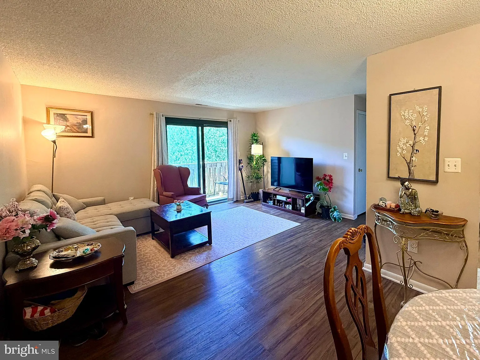2 bed, 2.0 bath, 836 sqft, $2,200 — Photo 2