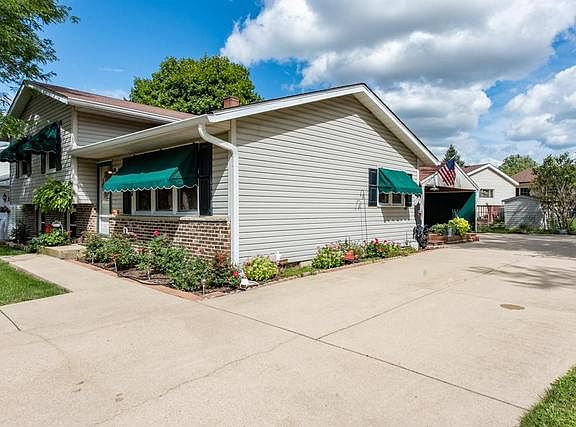 3rd image of 365 Greenview Dr