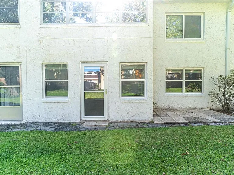 1100 Martinique Dr #106 — Photo 25