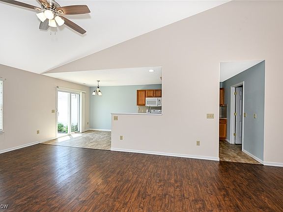 5th image of 854 Bristol Dr