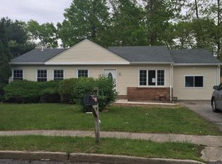 190 Mountain View Dr, Lakewood, NJ
