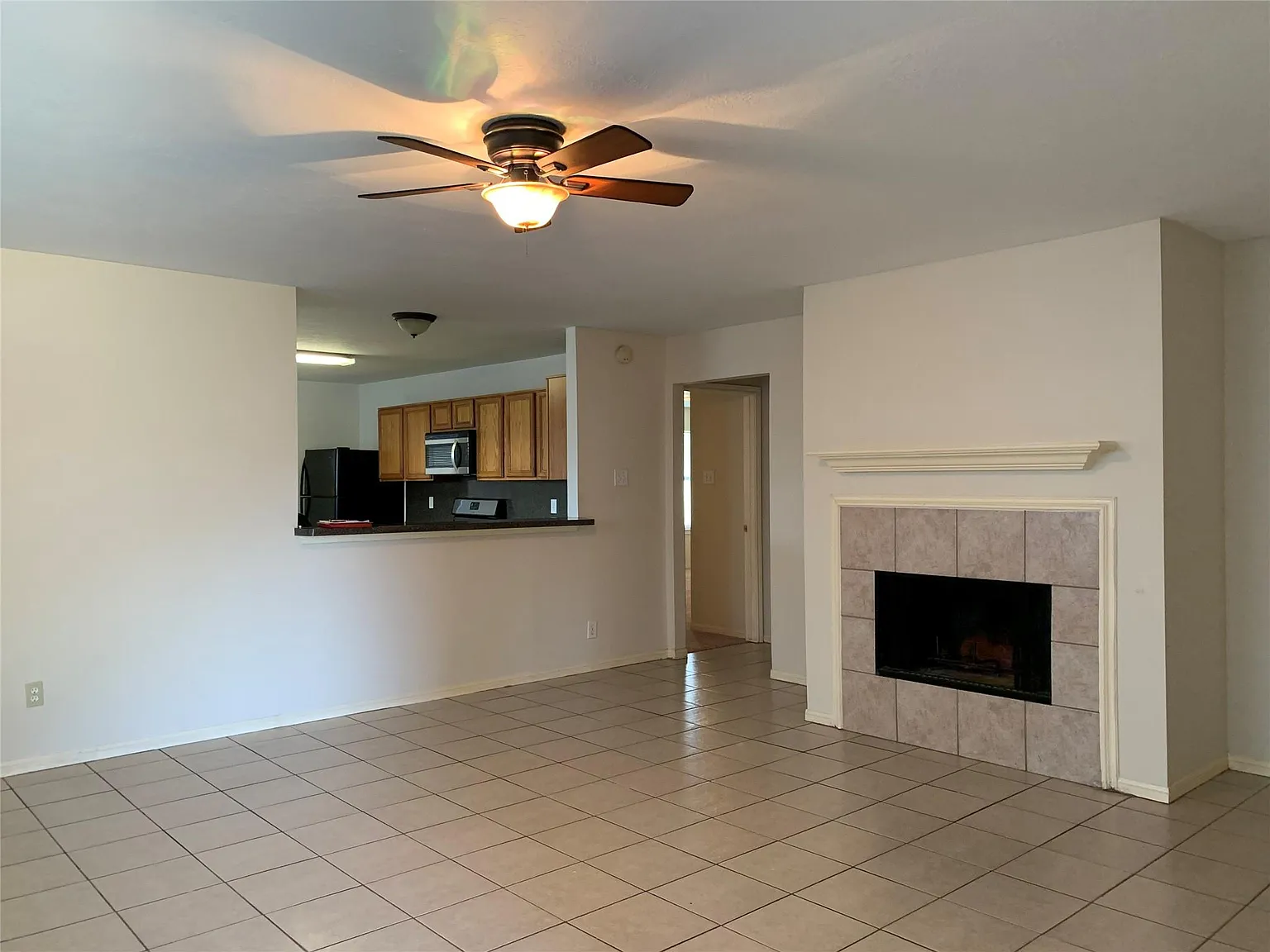 3 bed, 2.0 bath, 1718 sqft, $1,895 — Photo 4