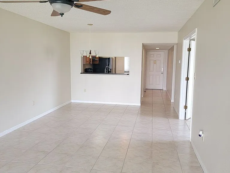 2424 W Tampa Bay Blvd #M201 — Photo 4