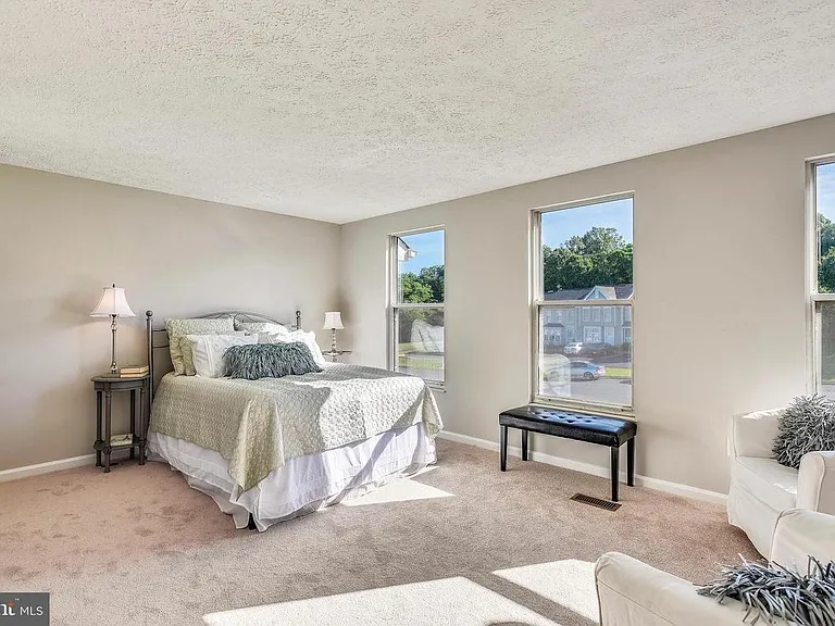22382 Stablehouse Dr — Photo 10