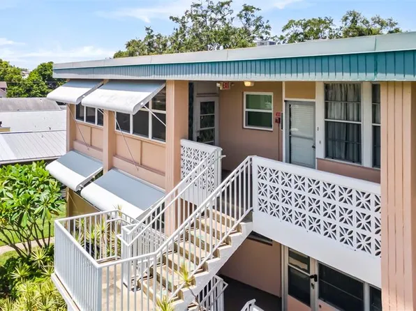 445 32nd Ave N #W-301, Saint Petersburg, FL 33704