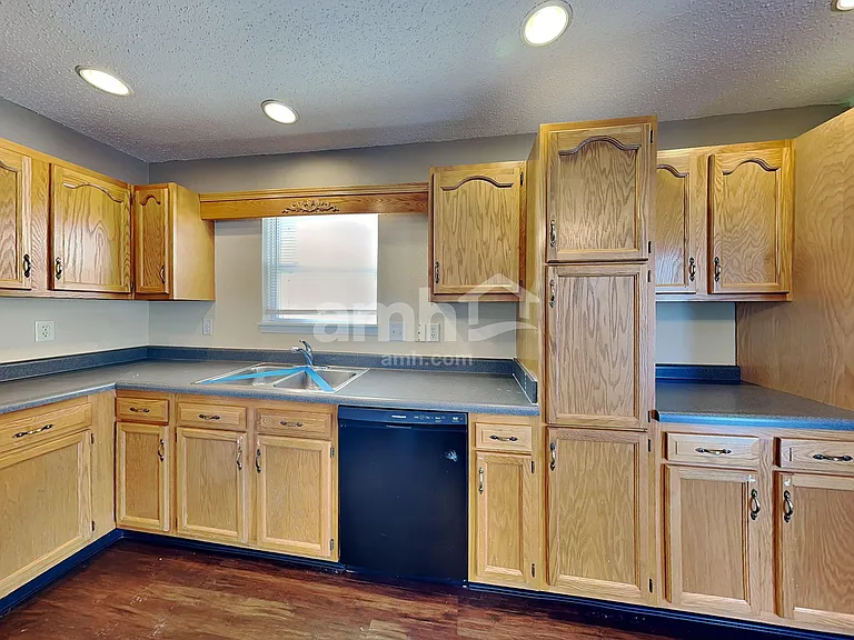 8110 Red Barn Ct — Photo 3