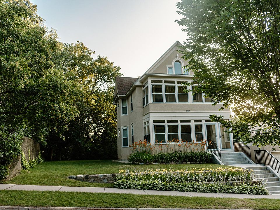 1st image of 12 Barton Ave SE