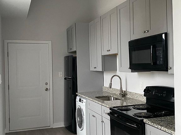 4th image of 935 Belmont Ave #3R