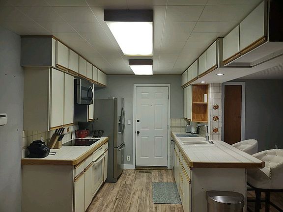 Kitchen view from Family Rm