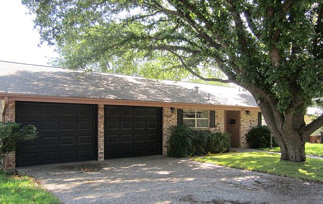 1st image of 814 W Travis St